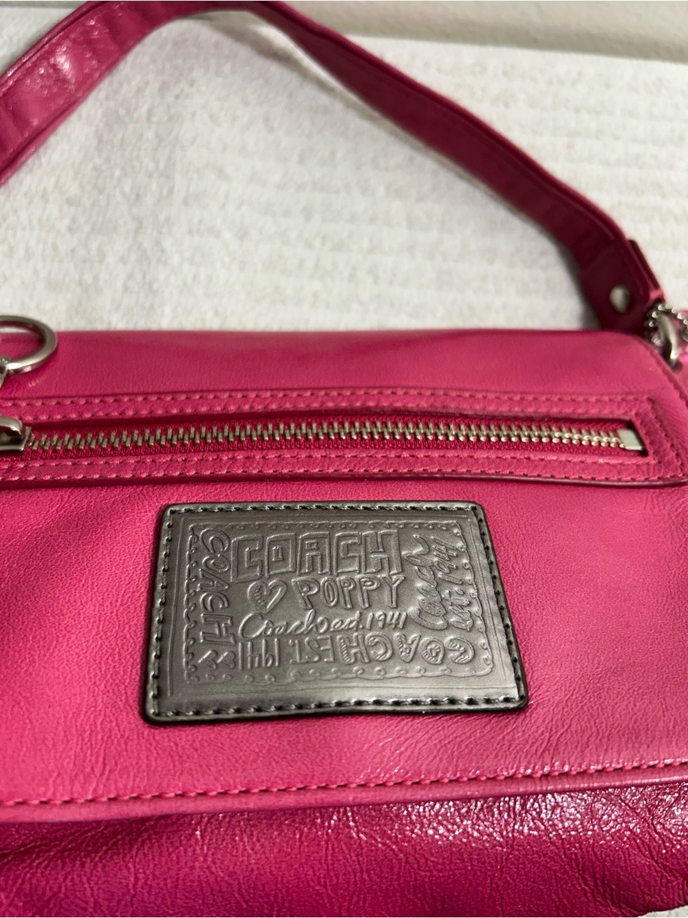 Coach Poppy Hot Pink Leather Shoulder Bag with Front Zip and Ring Accent - Picture 8 of 9
